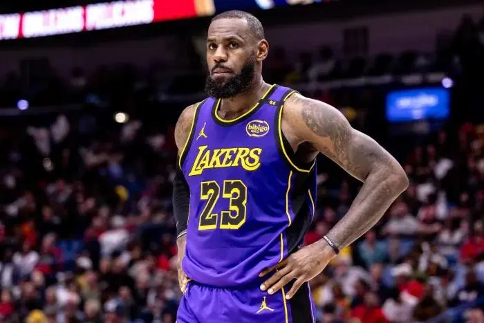 财富牛 NBA内部人士爆料，湖人不会将詹姆斯送到勇士，他们不要巴特勒